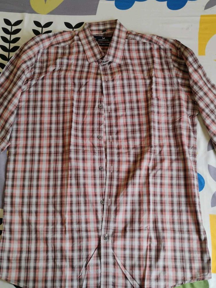 Men's Plaid Button-Up Shirt
