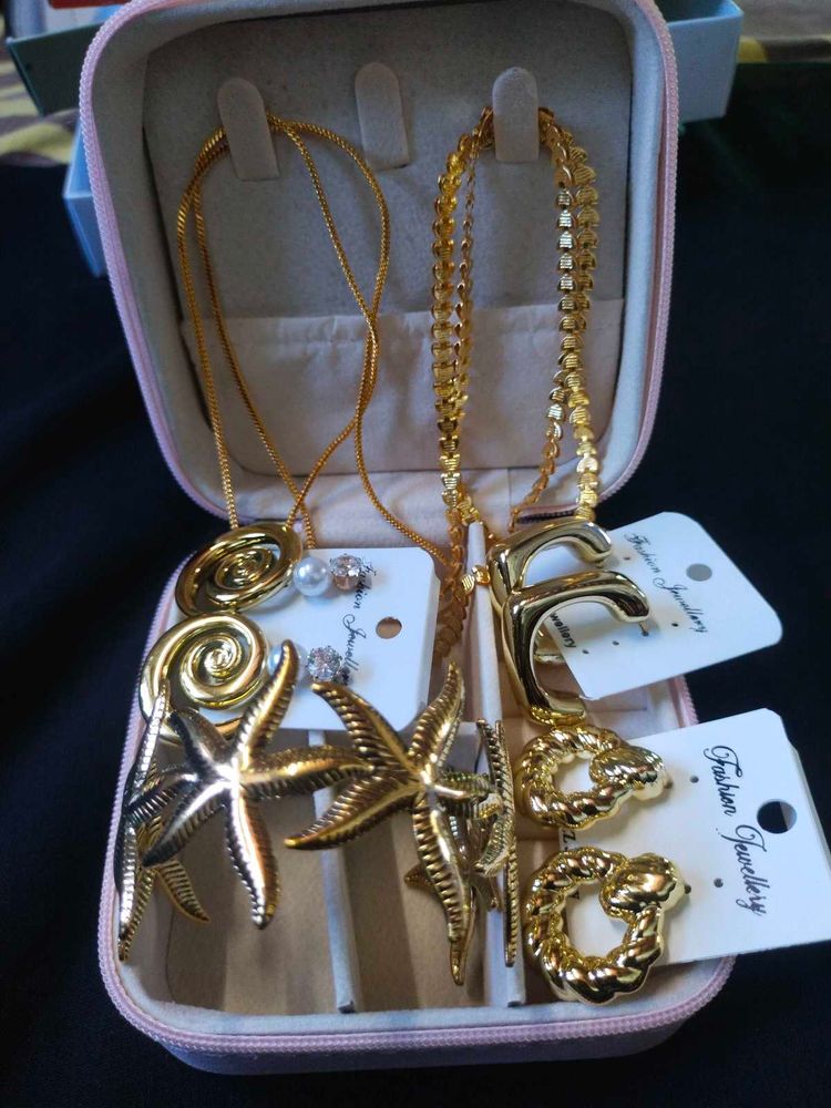 Gold Tone Fashion Jewelry Set