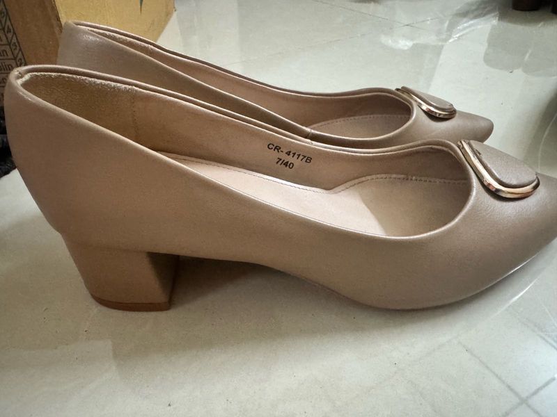 Chic Beige Block Heels with Gold Accent