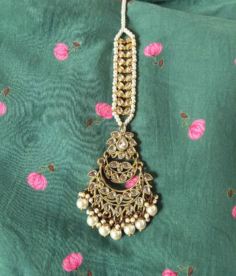Elegant Pearl &amp; Kundan Maang Tikka