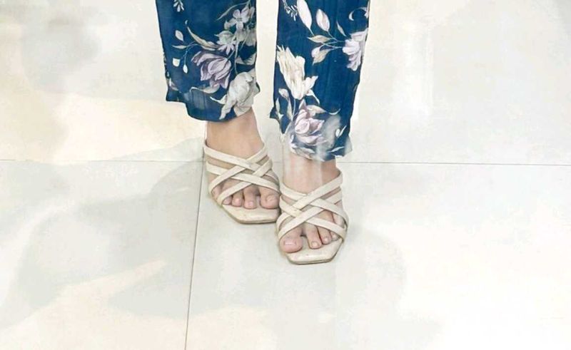 ♥️ Stylish Strappy Heeled Sandals ♥️