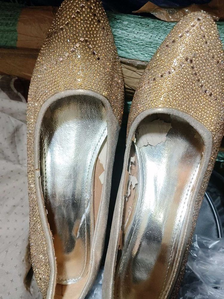 Sparkly Gold Pointed heels 👠👠👠