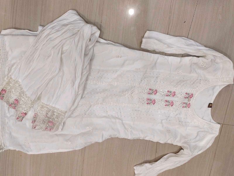 Elegant White Kurta Set with Pink Embroidery