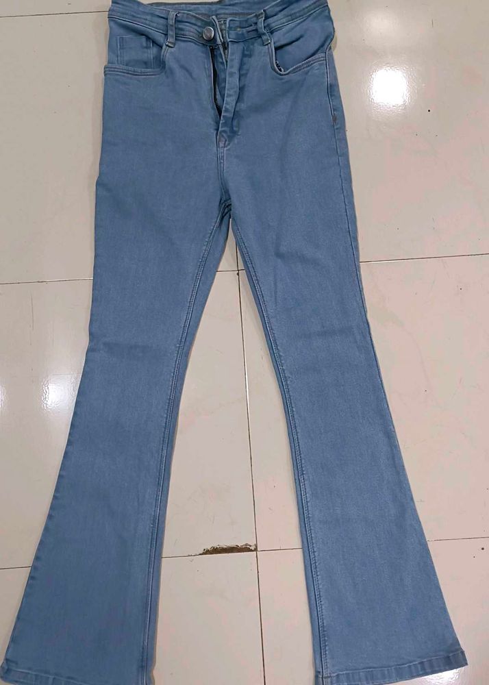 Light Wash Stretchable Flared Jeans