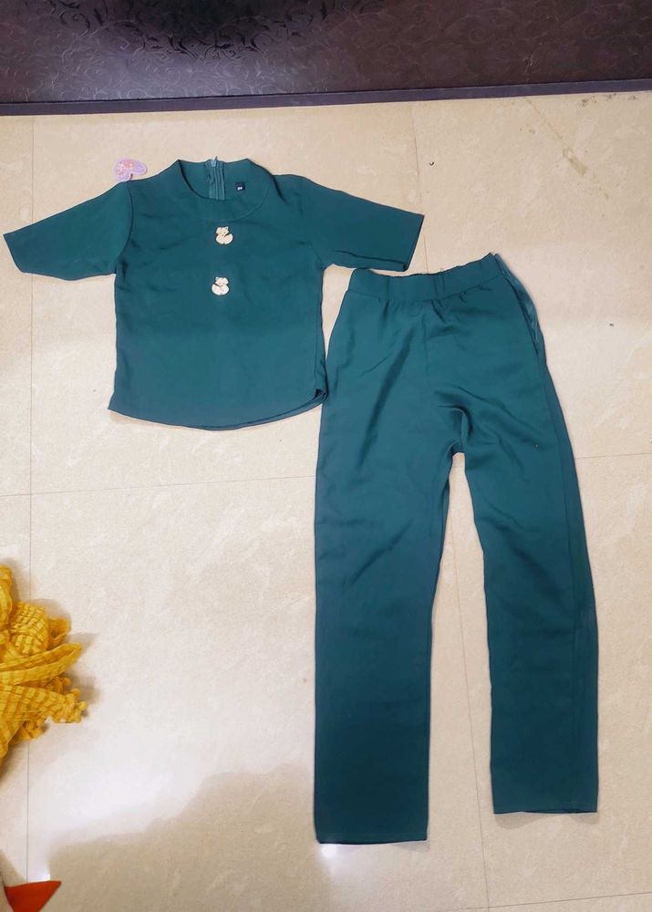 Green Top &amp; Pants Set with Cute Detail