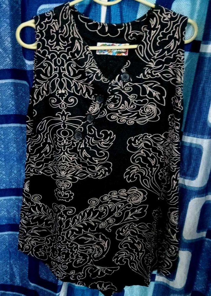Stylish Black &amp; White Floral Sleeveless Top