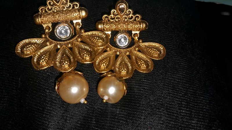 Exquisite Gold-Tone Pearl Earrings