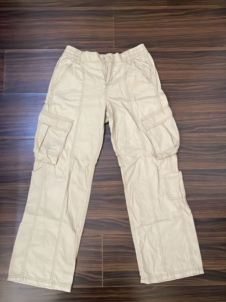 H&amp;M Khakhi cargo pants
