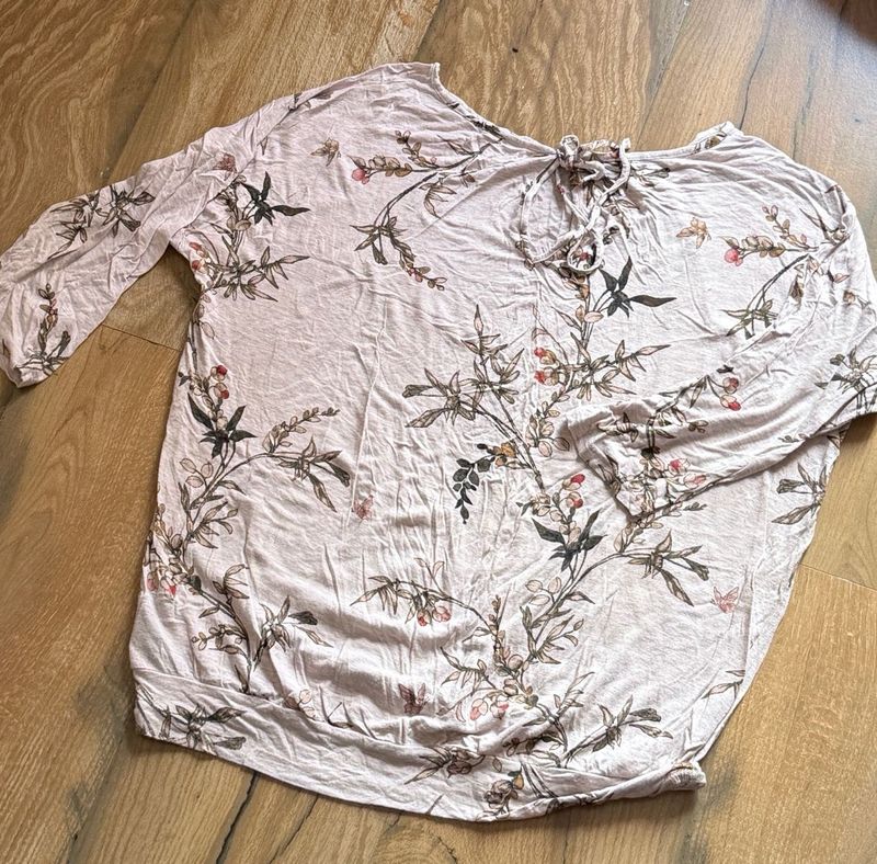 white floral t shirt