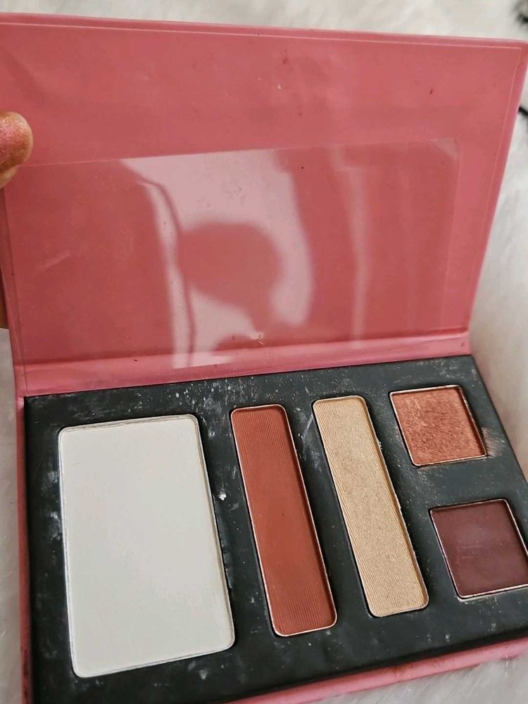 Multicolor Blush and Highlighter Palette