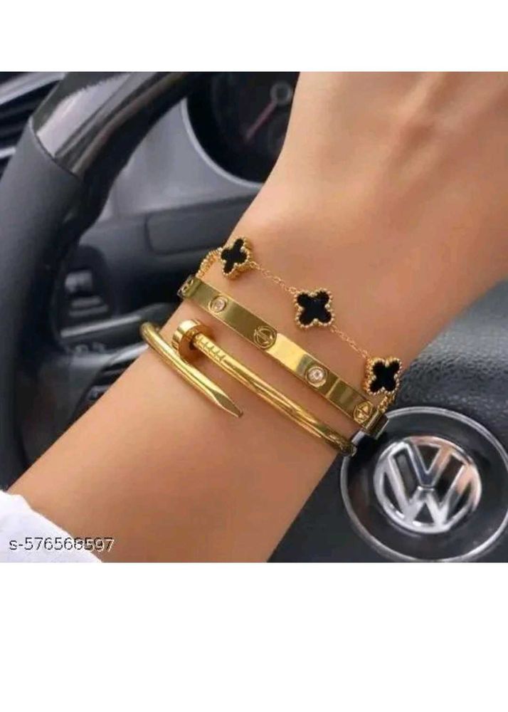Elegant Gold &amp; Black Clover Bracelets