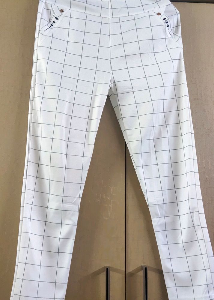 Women White Ankle Length Tights (New)
