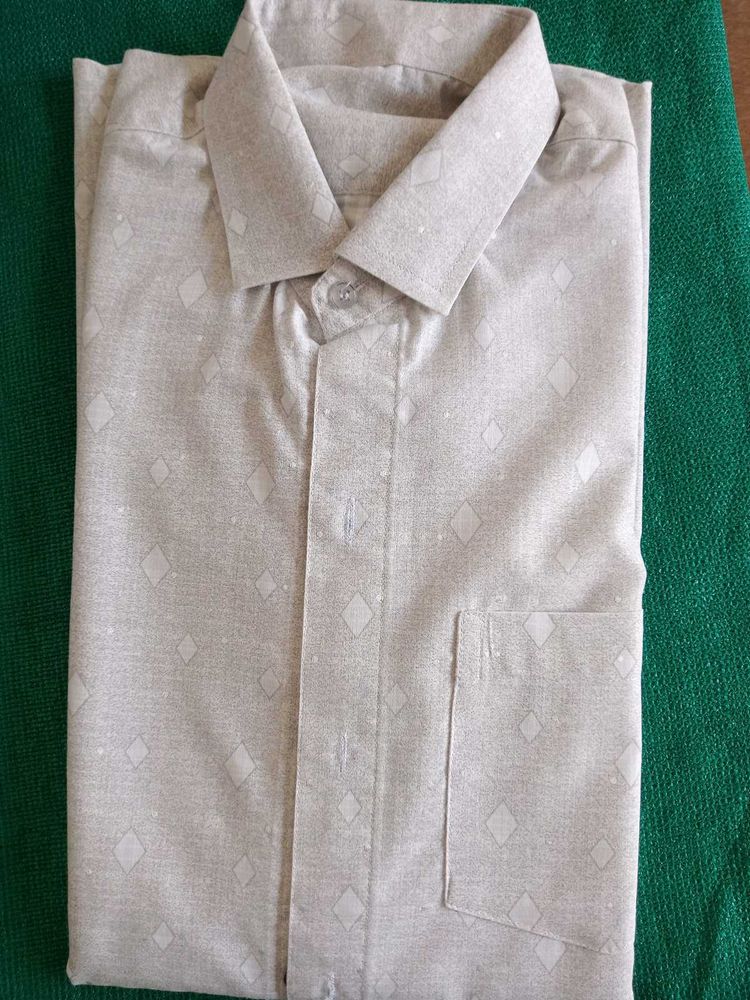 Vintage Diamond Pattern Button-Up Shirt