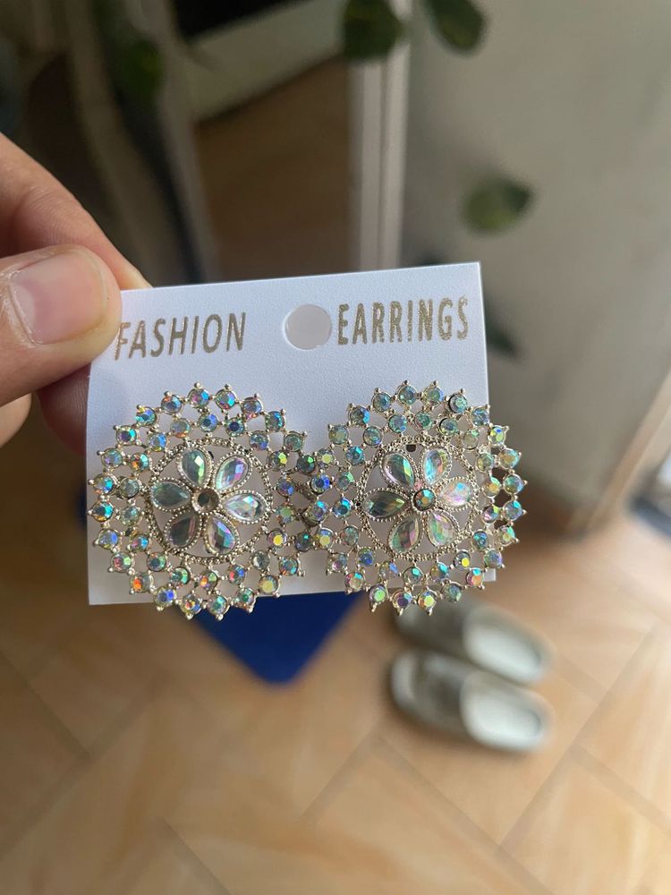 Elegant Floral Stud Earrings