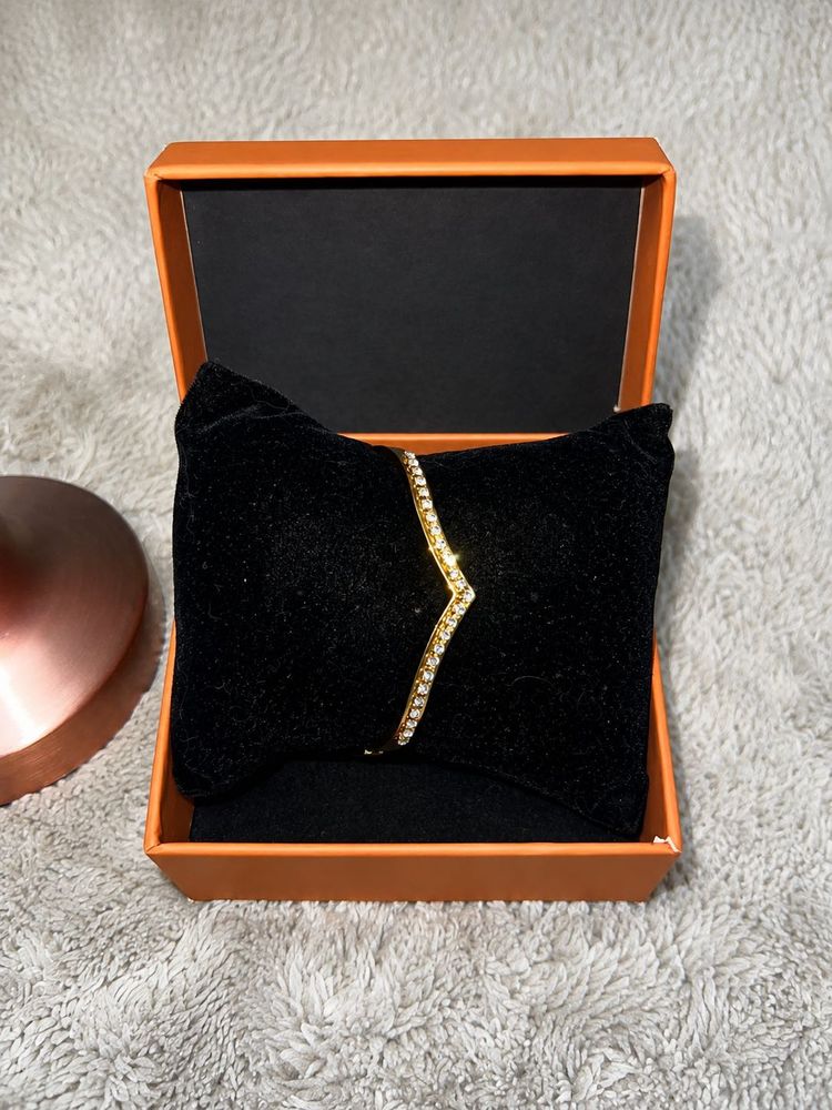 Sparkling V-Shaped Bangle Bracelet