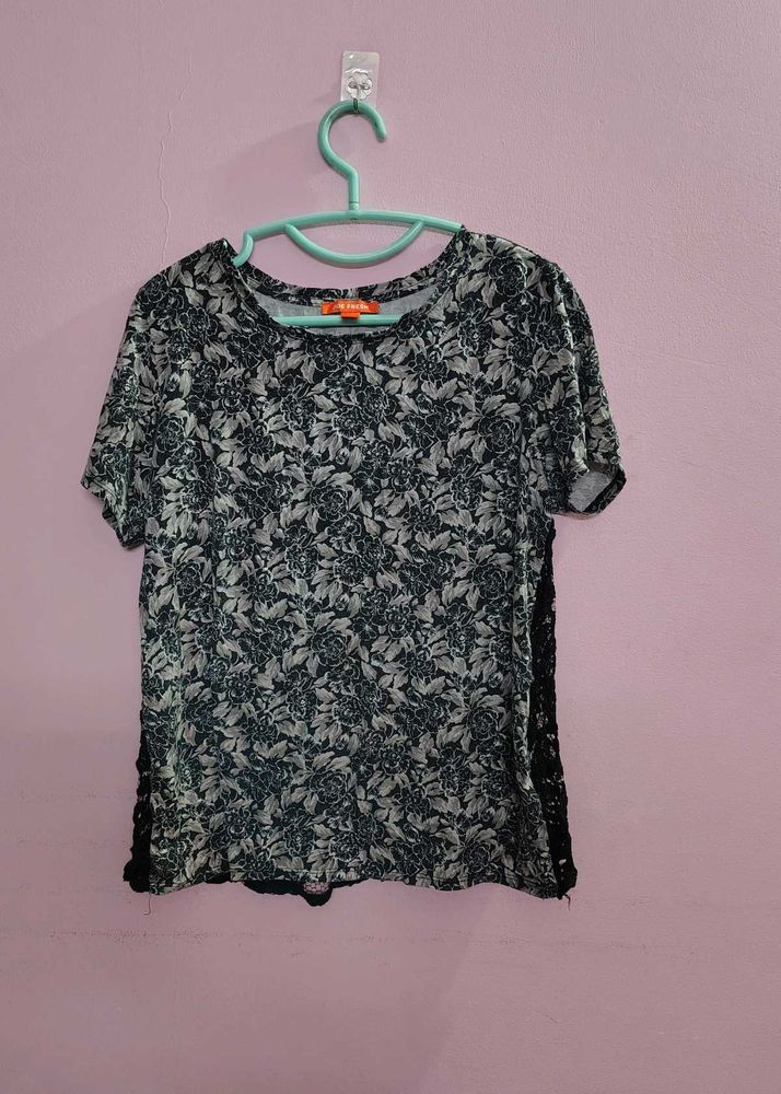 Floral Print T-Shirt with Lace Detail back