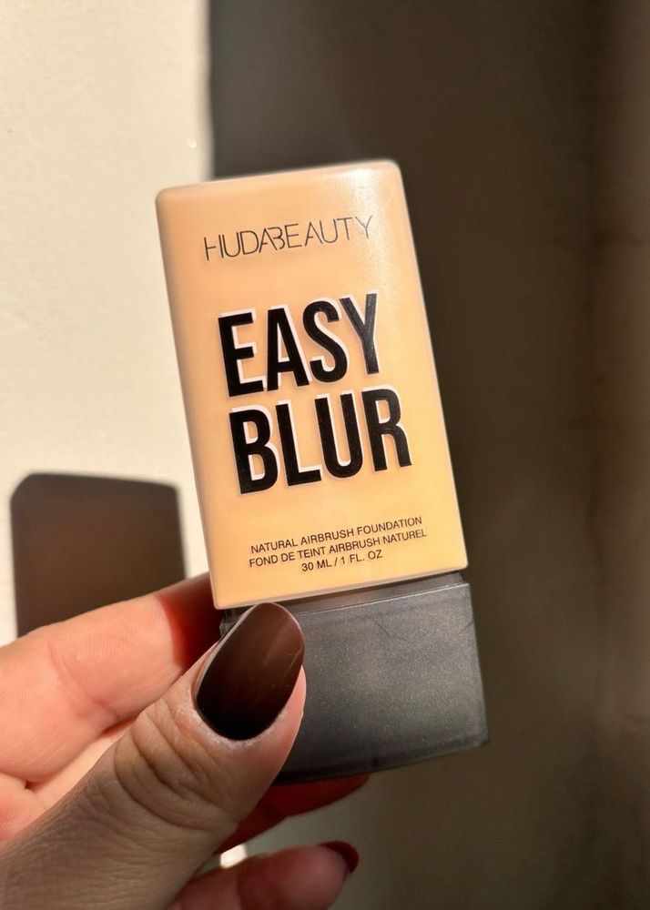 Huda Beauty Easy Blur Foundation