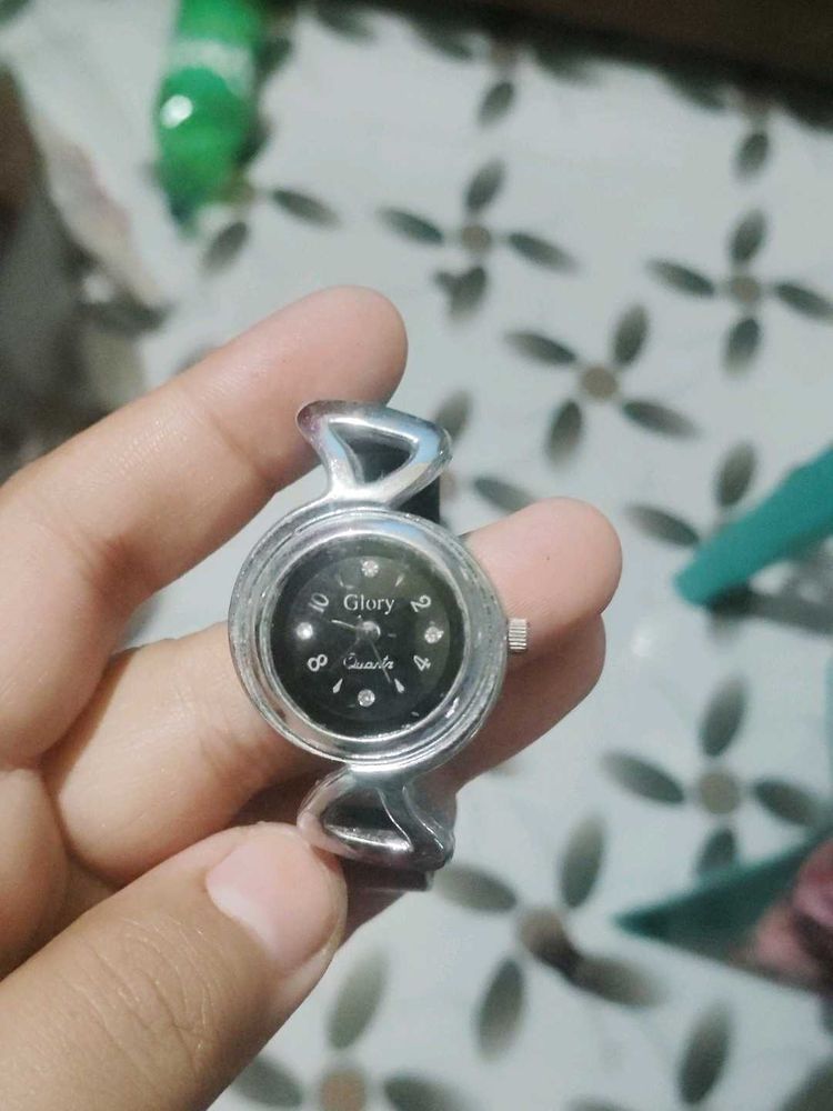 Glory Quartz Women's Watch