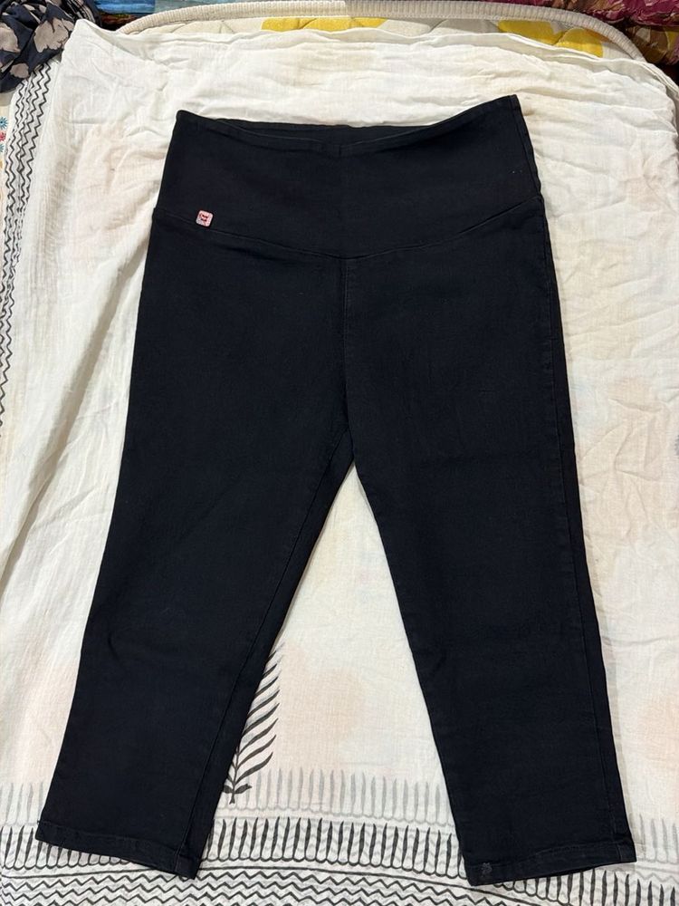 Comfortable Black Capris