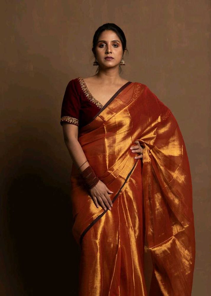 Graceful Tissue Saree – Lightweight, Glossy