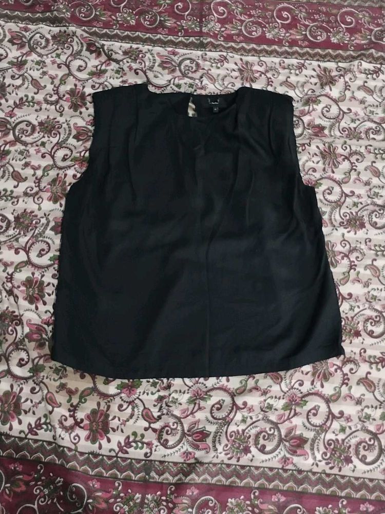 Chic Black Sleeveless Top
