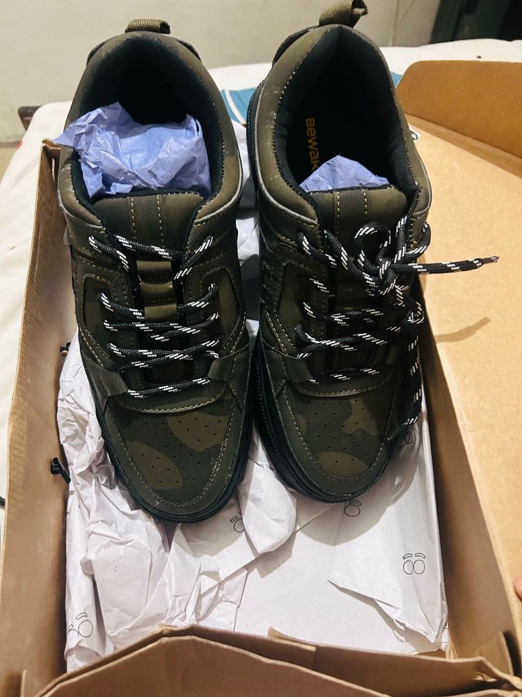 man black &amp; green camouflage low top sneakers
