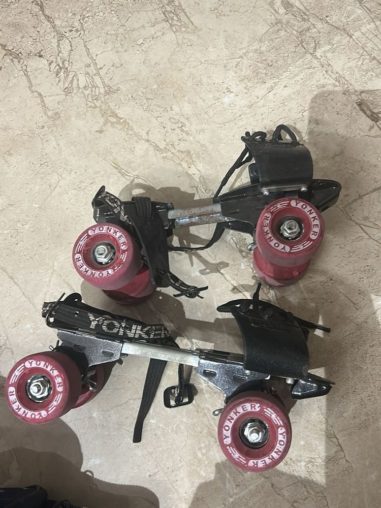 Yonker Roller Skates with cosco gear n bag