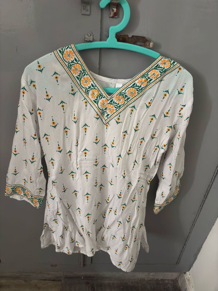 White Ethnic Kurta with Floral Print