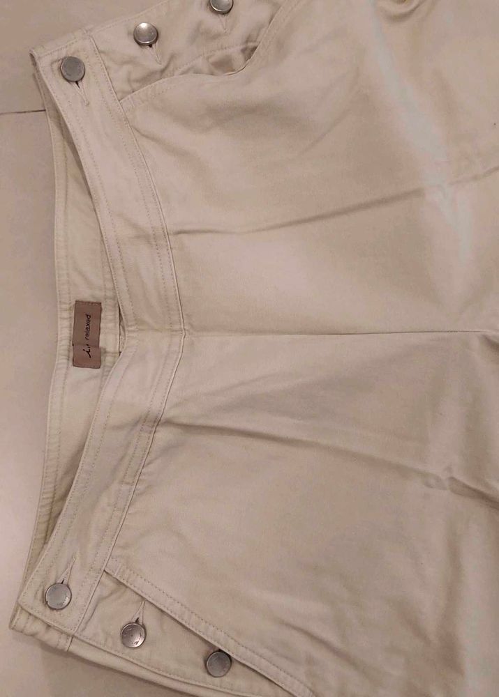 2 Beige Jeans