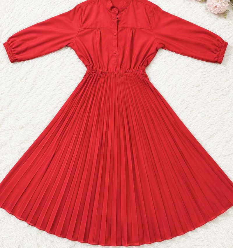 Elegant Red Pleated Midi Dress