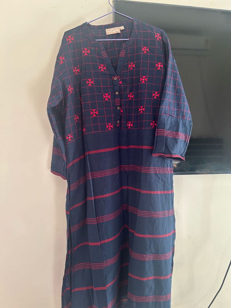 Elegant Blue &amp; Red Embroidered Kurta