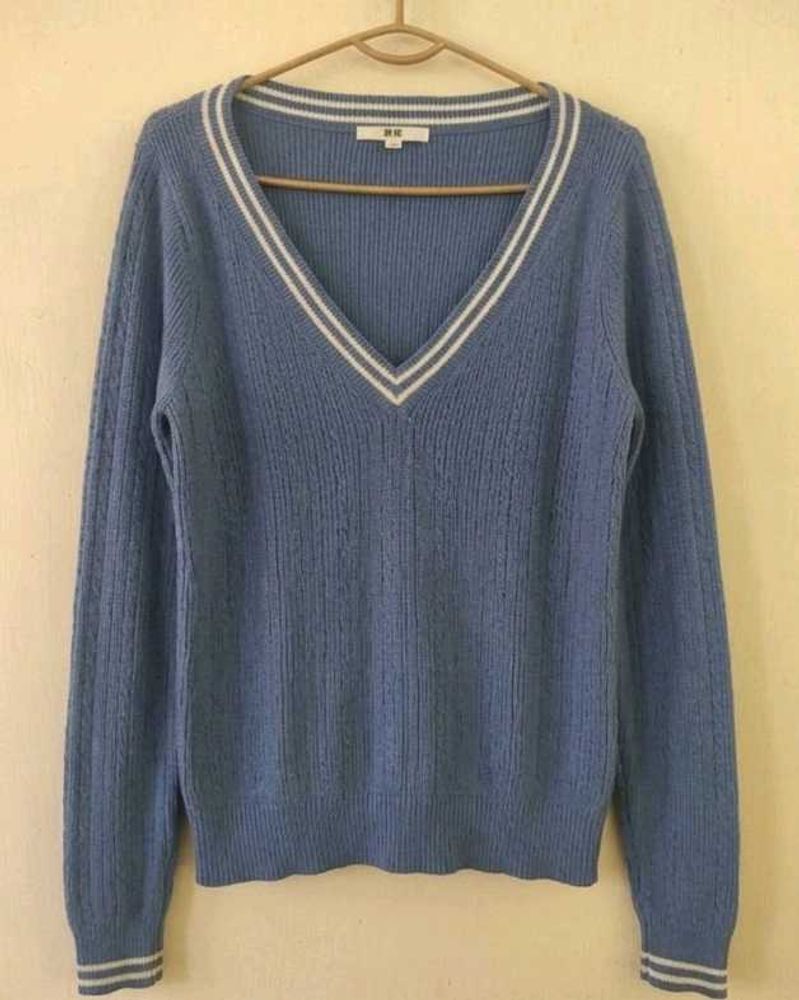 Uniqlo V Neck Blue Jumper