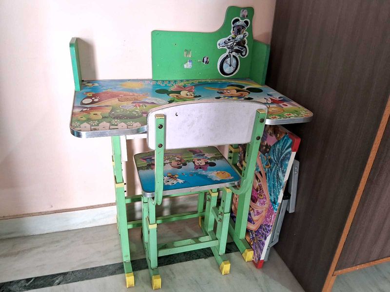 Kids Study Desk and Chair Set