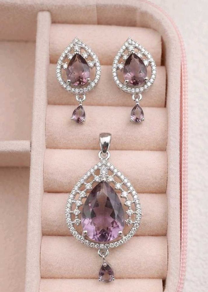 Elegant Tear Drop Pendant &amp; Earring Set