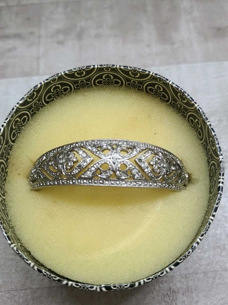 Elegant Bangle with Rhinestones