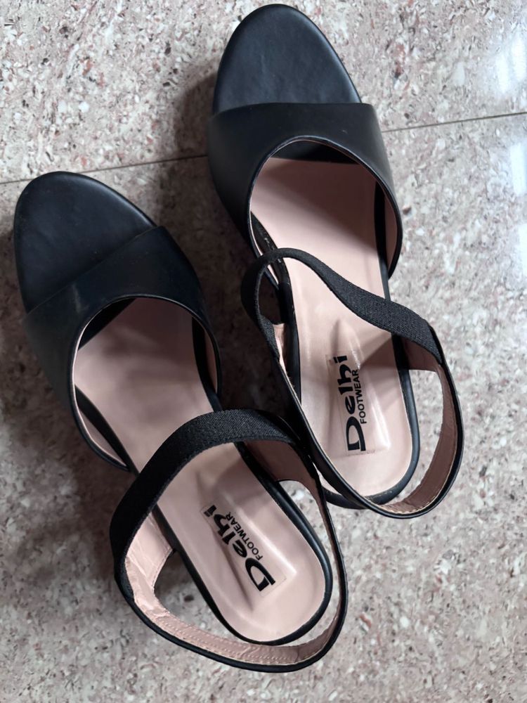 Delhi Footwear Black Sandals