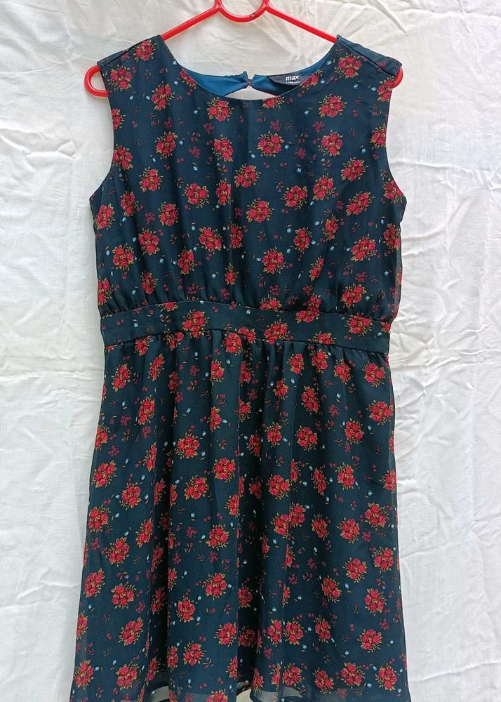 Foral Sleeveless Back Open Dress