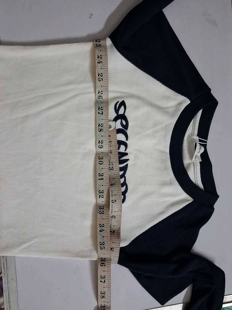 Comfortable White &amp; Navy Raglan crop Top