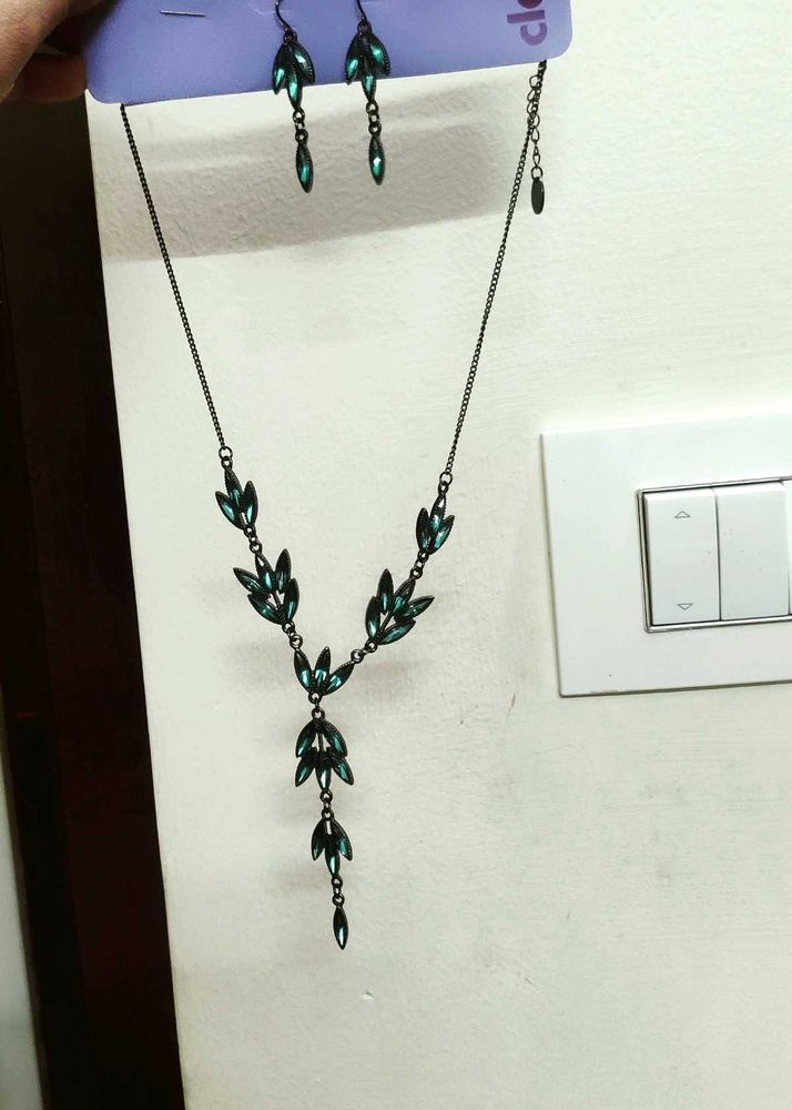 Leaf Design Necklace &amp; Earring Set