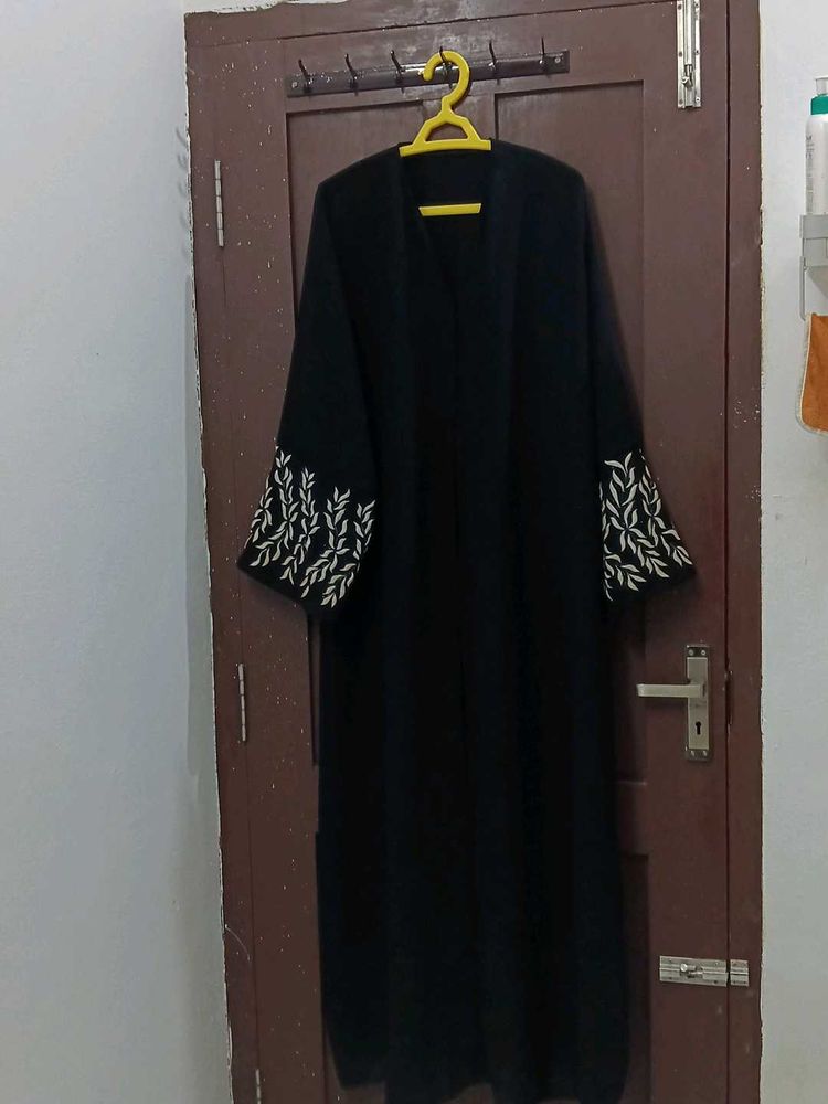 Elegant Black Abaya with Leaf Embroidery