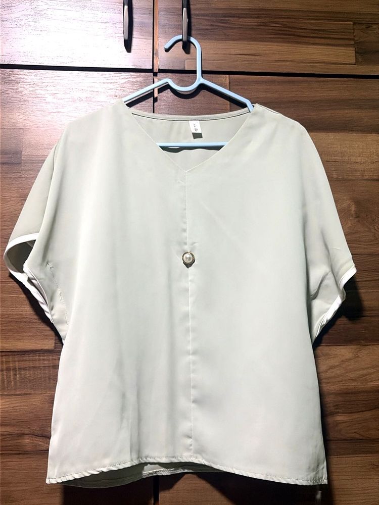 Light Green V-Neck Short Sleeve Top
