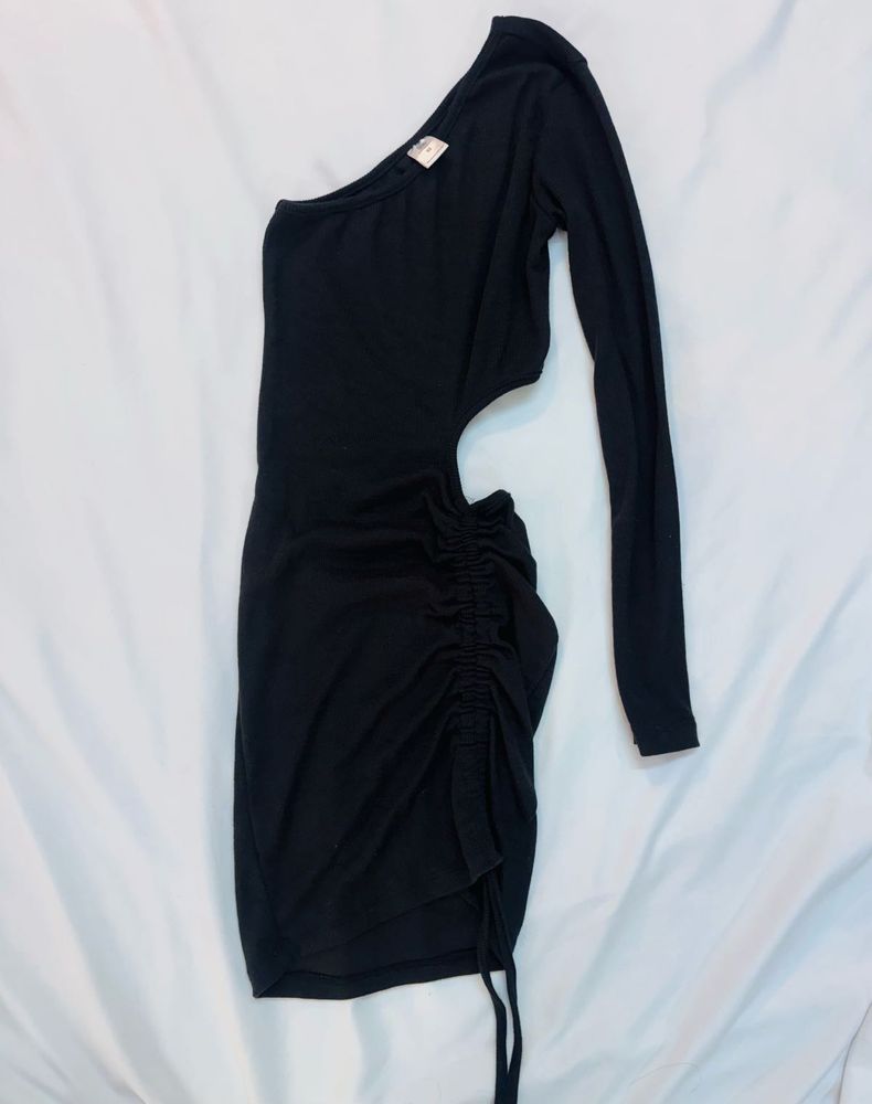 Chic Black One-Shoulder cutout Mini Dress