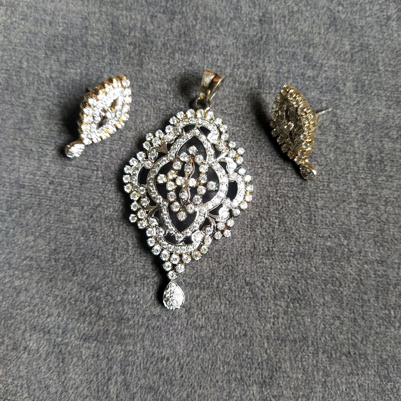 Dimond Pendant With Earings