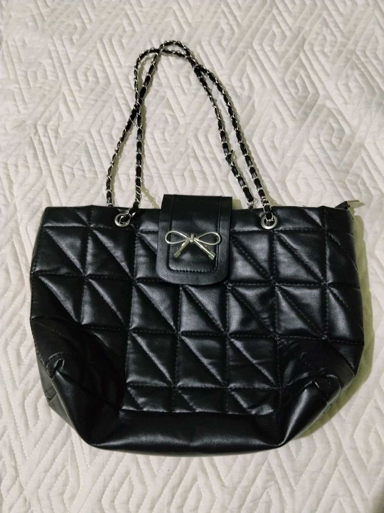 Chic Black Quilted Handbag