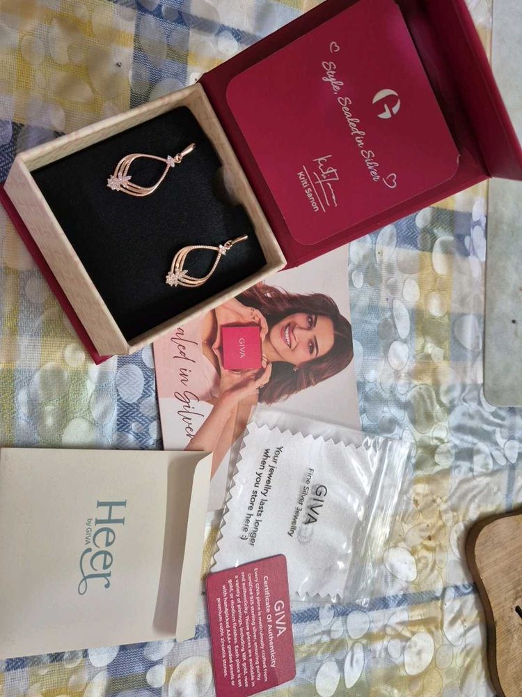 GIVA Rose Gold Princess Earrings