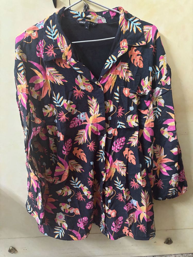 Vibrant Tropical Print Button-Up Shirt
