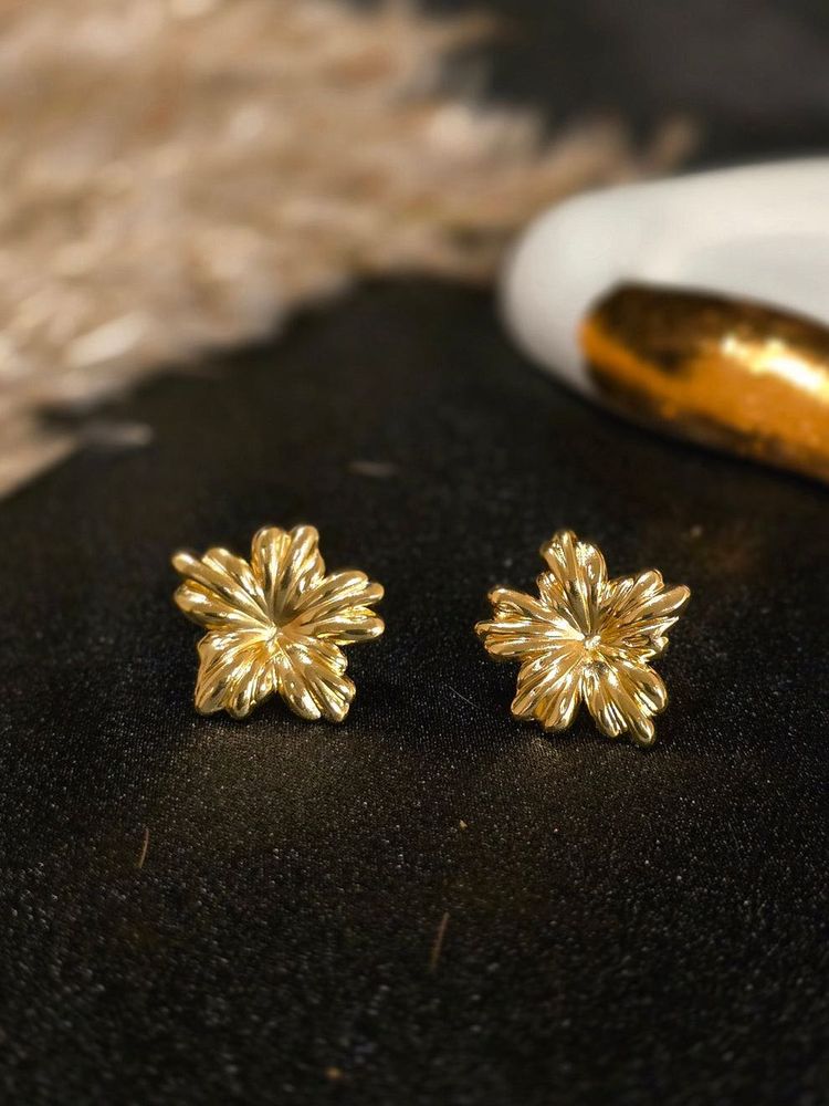 🌼Charming Gold Flower Stud Earrings🌼