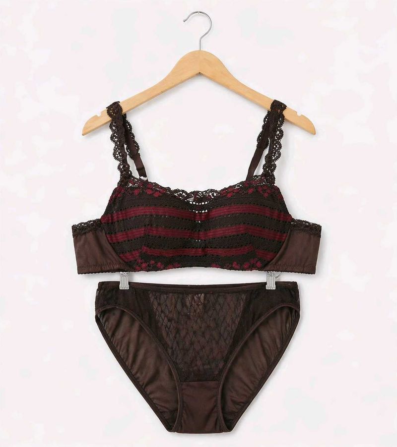 Lace Trimmed Bra and Panty Set