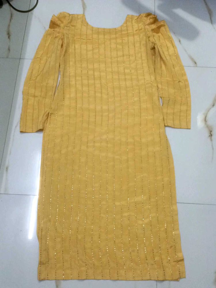 Elegant Yellow Kurta with Striped Detail
