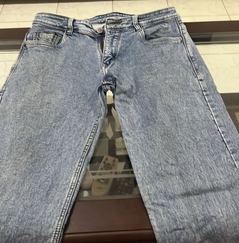 Light Wash Denim Jeans (size 32)